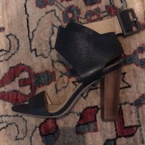 Splendid Black Heels w Wooden heel